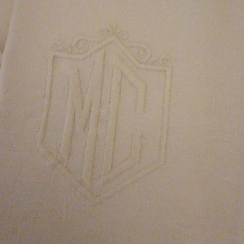 Set of 4 Beige Linen Look Cloth Napkins Like New MC and C